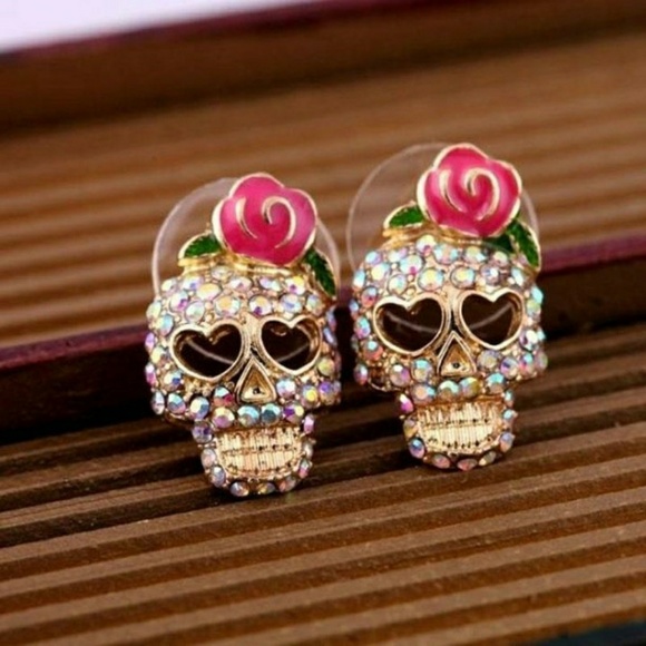 Jewelry - 🎀 Rhinestone Skull Stud Earrings